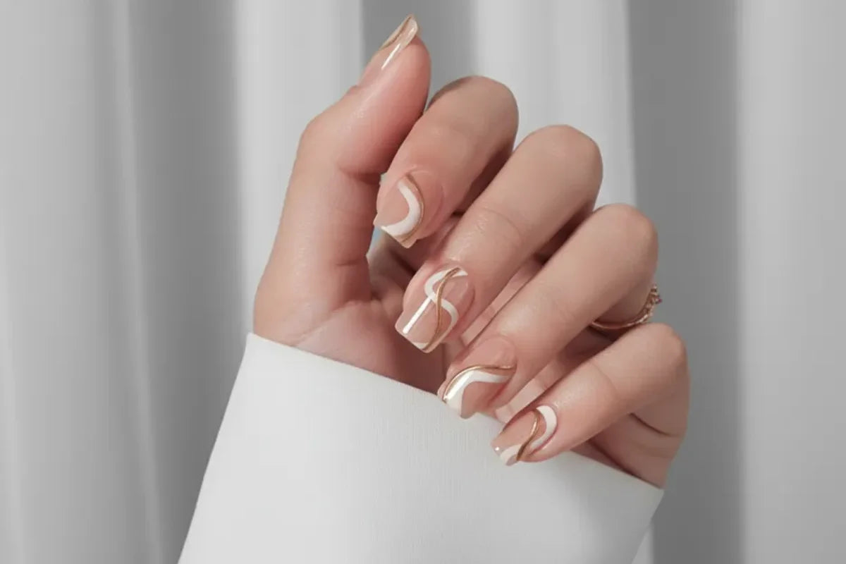 Snygg nageldesign med press-on naglar