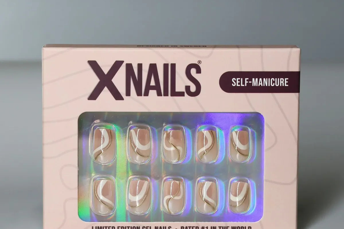 Press-on naglar med hållbar nageldesign
