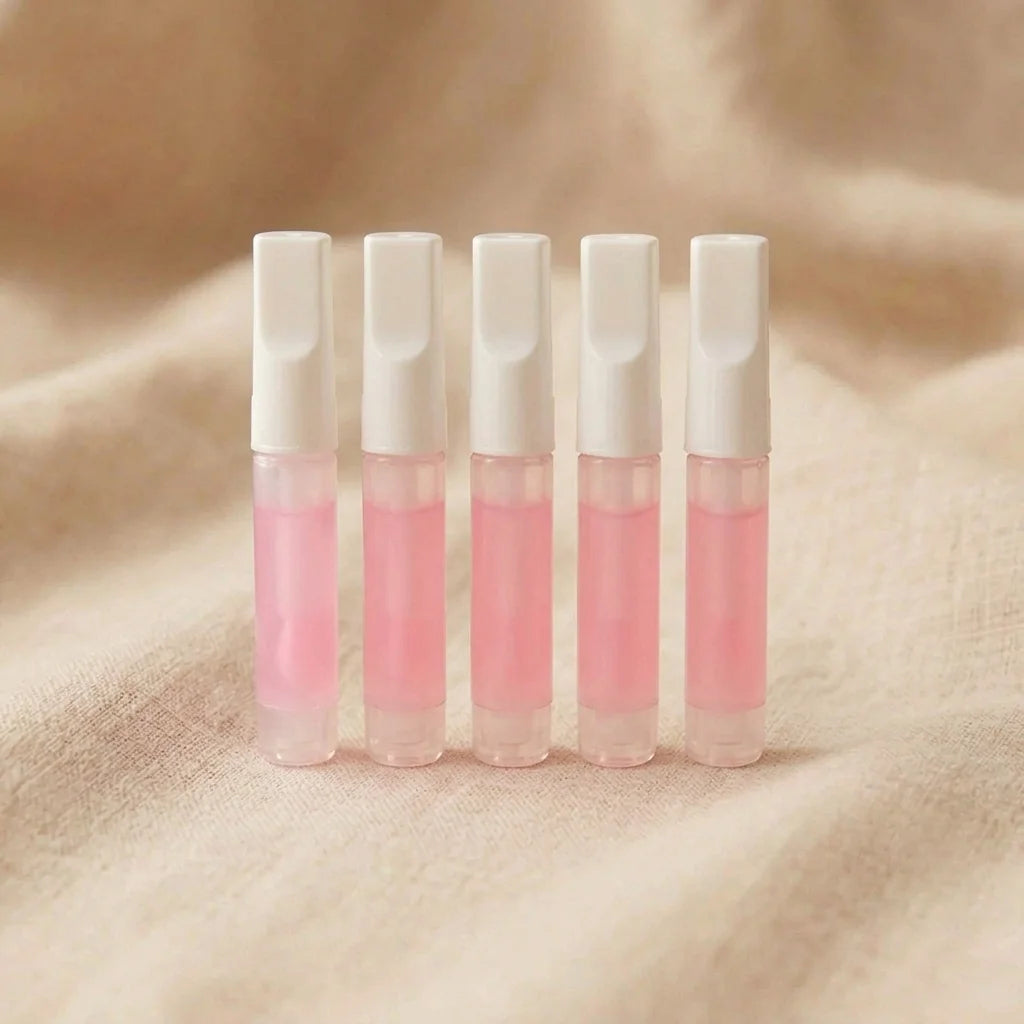 Glow Glue 5-pack – fem tuber rosa liquid nagellim på beige linne