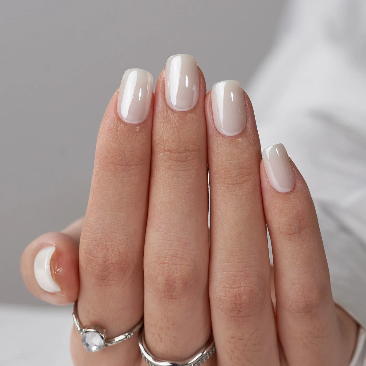 Pure Pearl square lösnaglar – kort kvadratisk form i mjölkvit pearl
