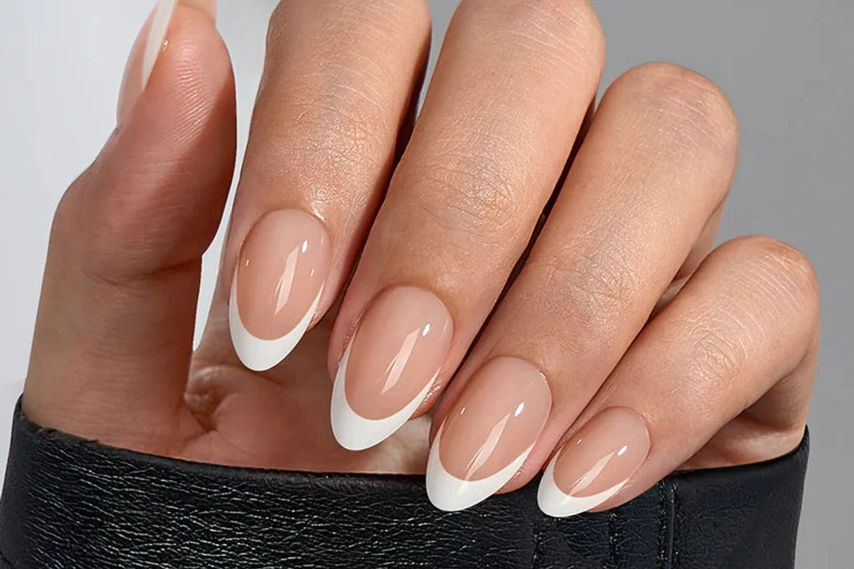 Snygg nageldesign med press-on naglar