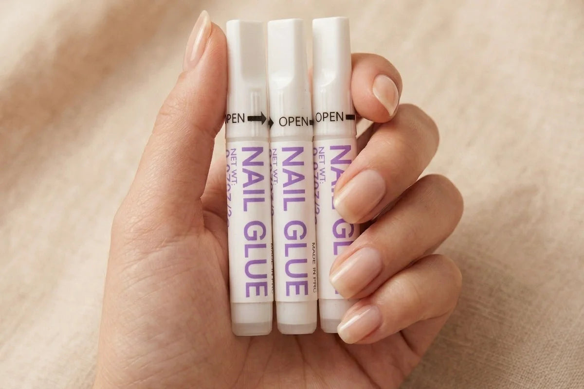 Press-on naglar med hållbar nageldesign