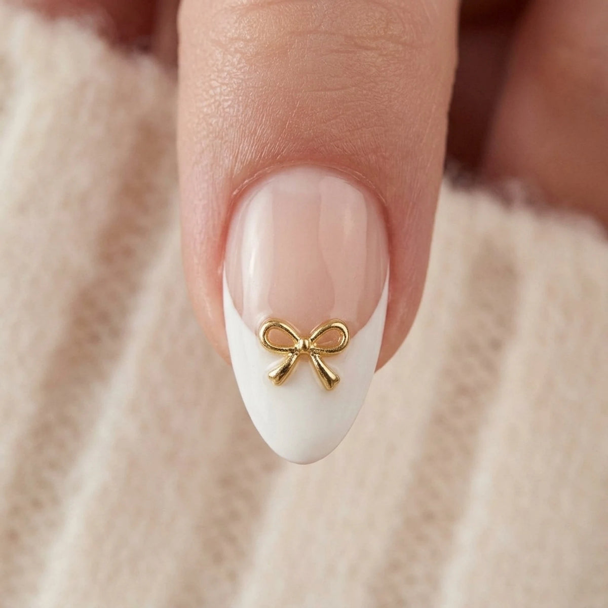 Blushing Bow press-on naglar närbild på nagelfinish
