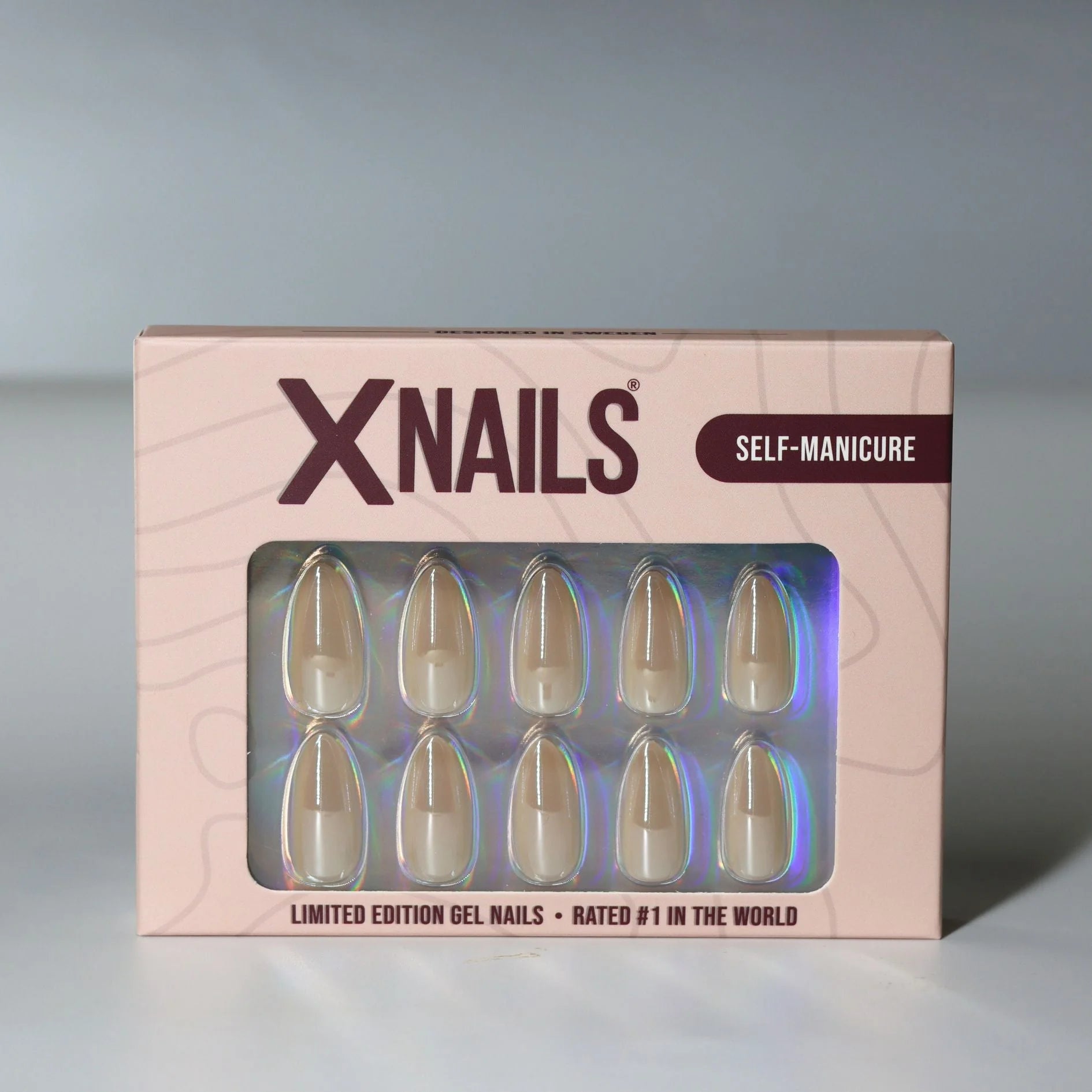Pearly Perfection XNails förpackning – limited edition gelénaglar mandelform i pearl taupe