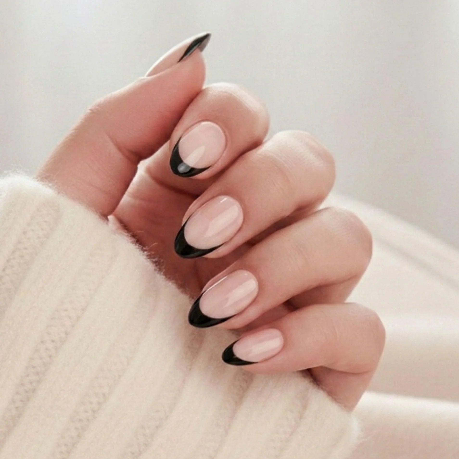 Sleek Silhouette - Press-on naglar | XNails