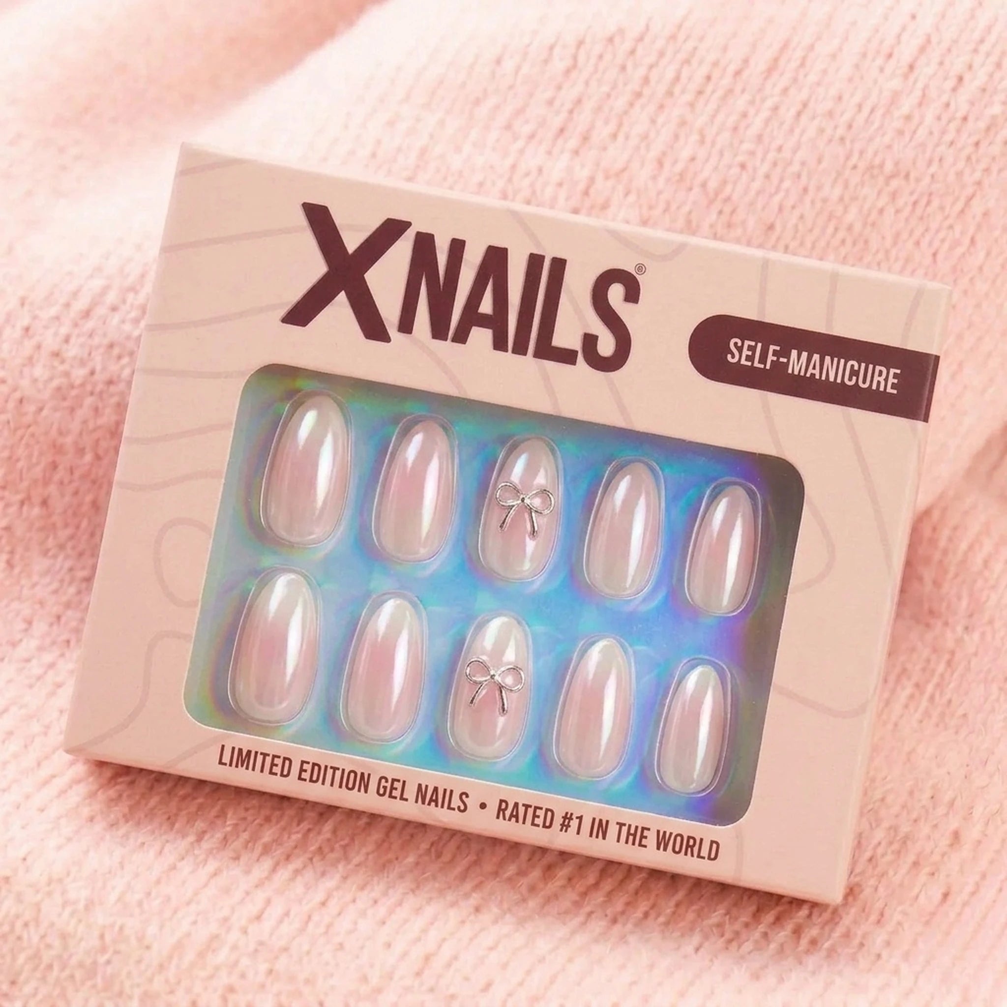 Aura Amoré press-on naglar i XNails self-manicure-box