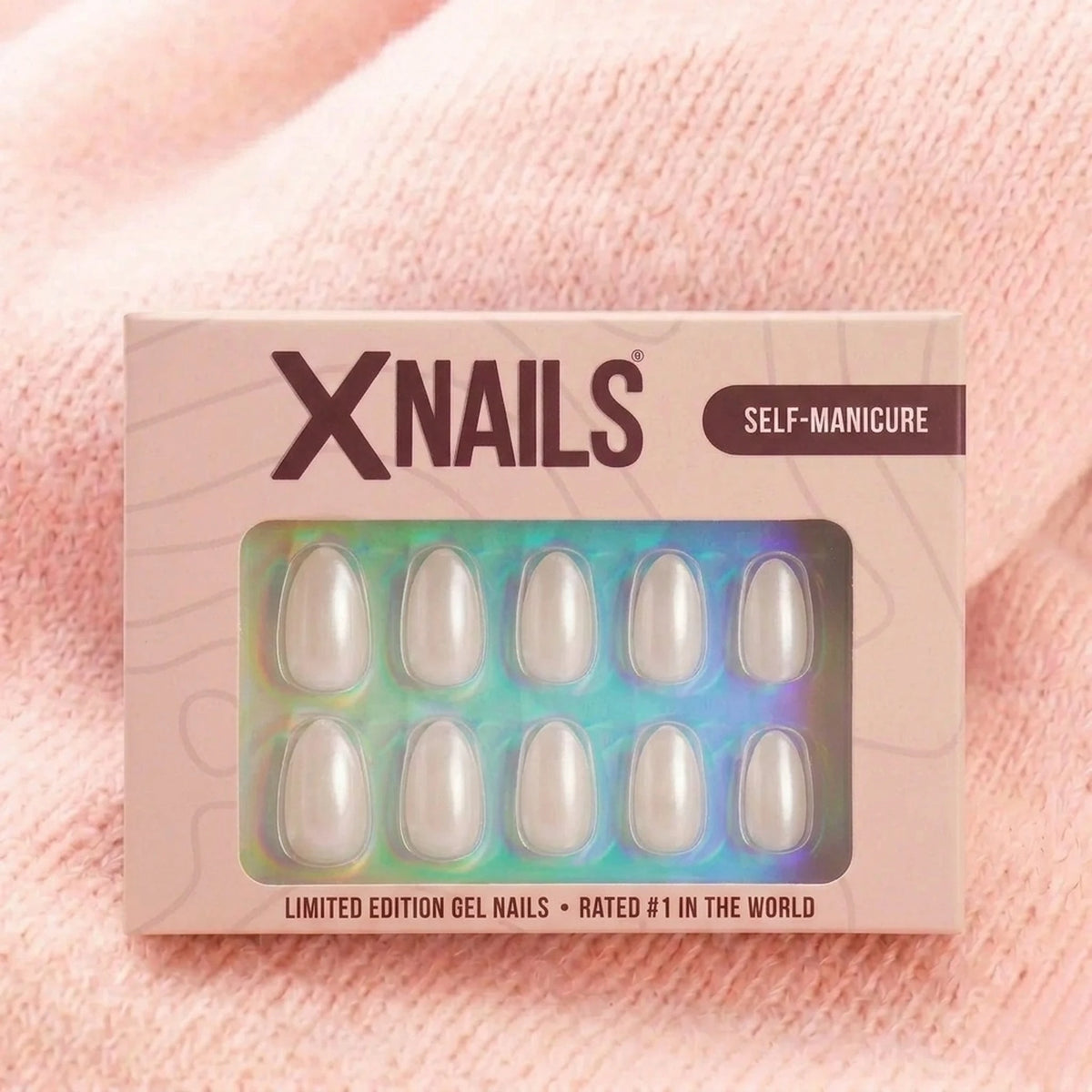Satin Snow press-on naglar i XNails self-manicure-box