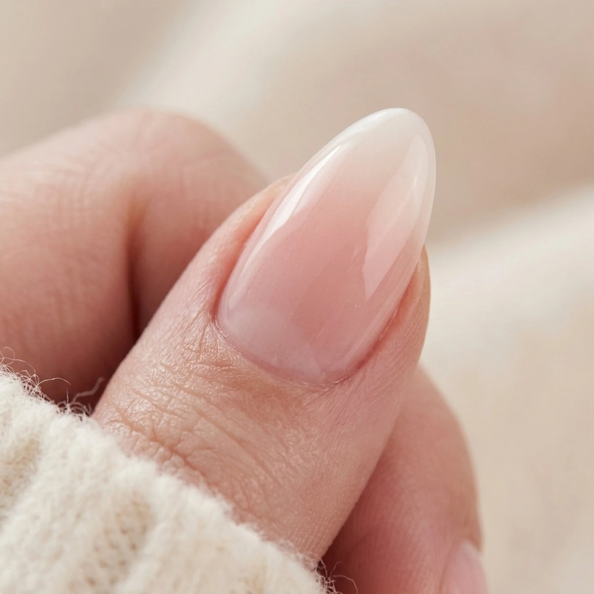 Dreamy Dip press-on naglar närbild på nagelfinish