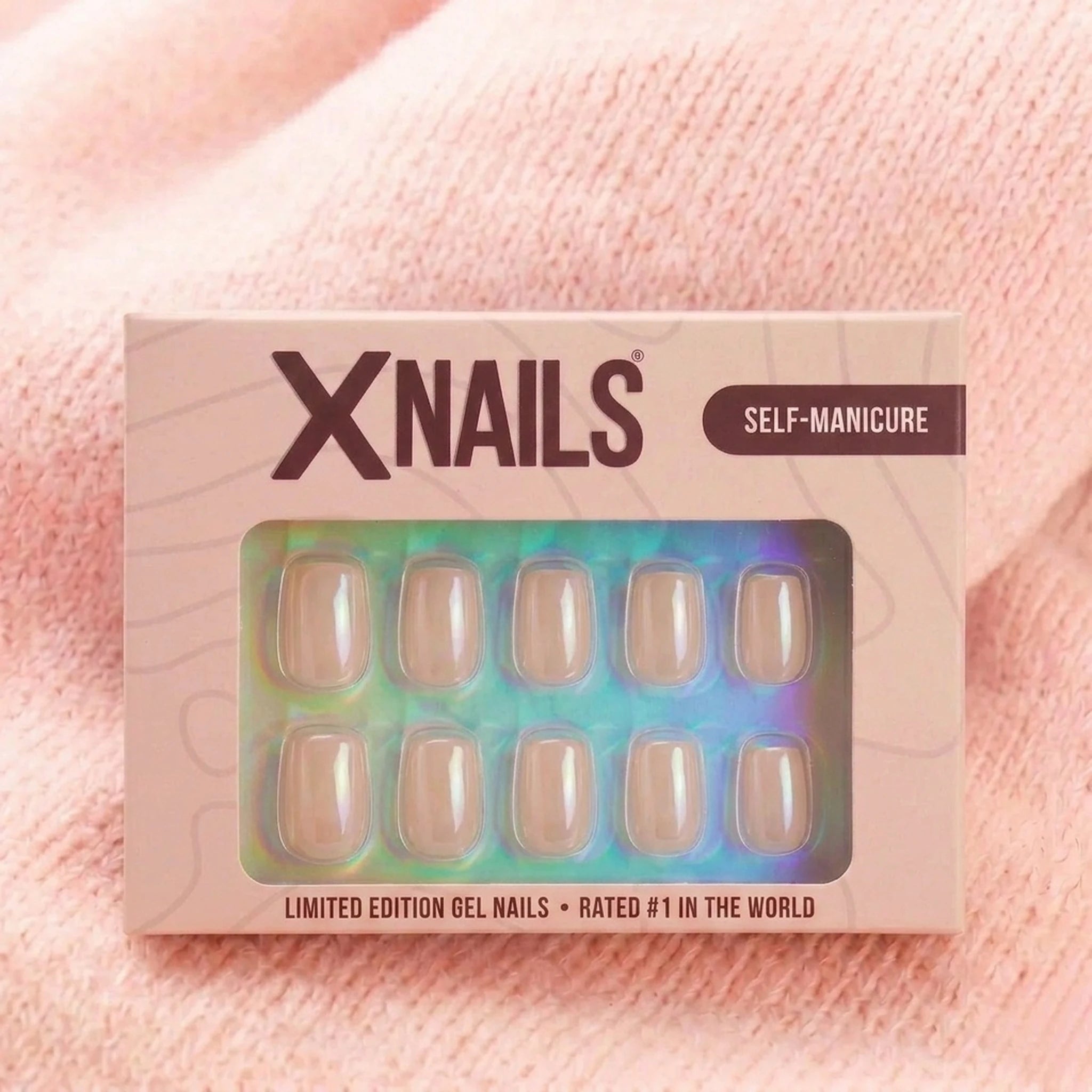 Heavenly Halo press-on naglar i XNails self-manicure-box