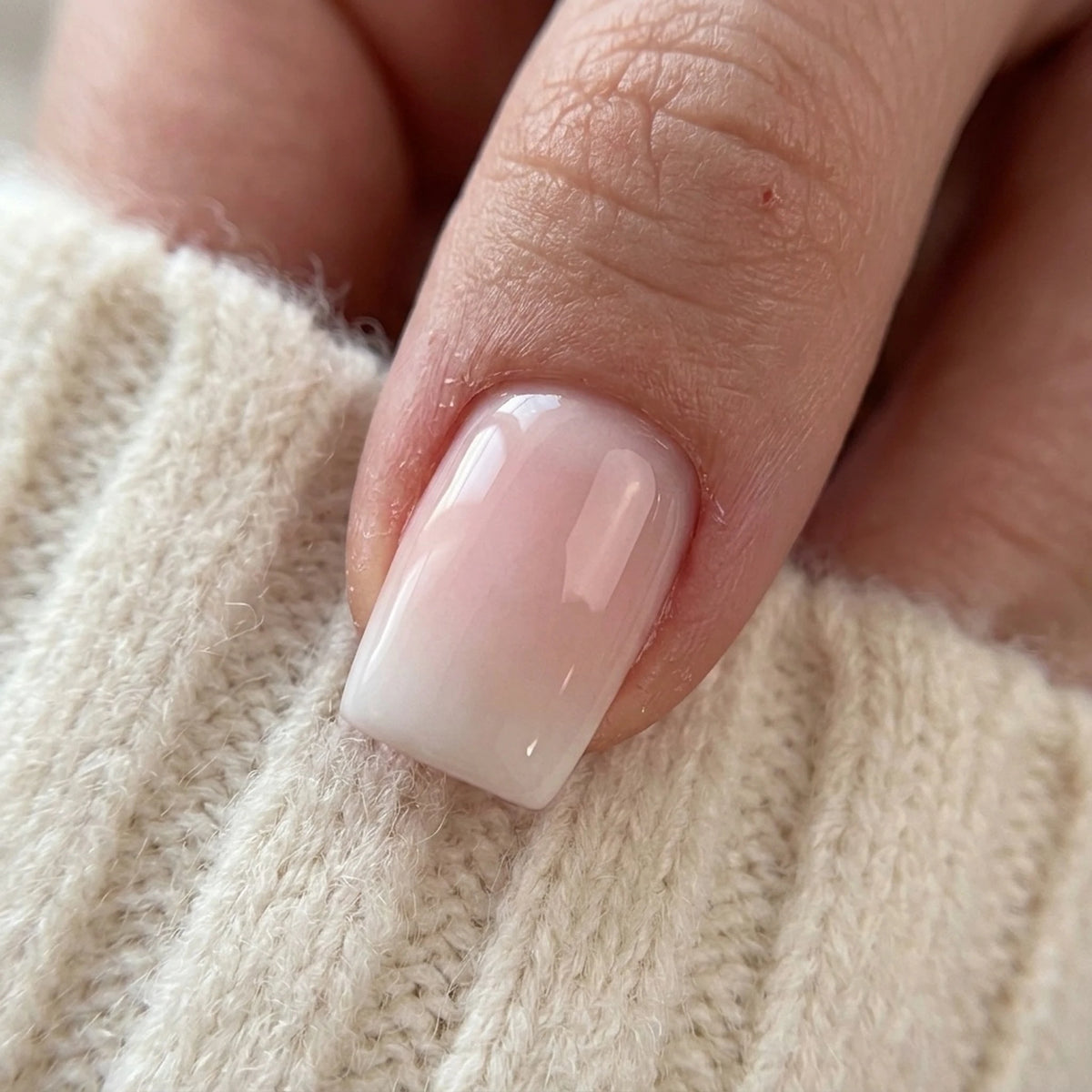 Dreamy Dip press-on naglar närbild på nagelfinish