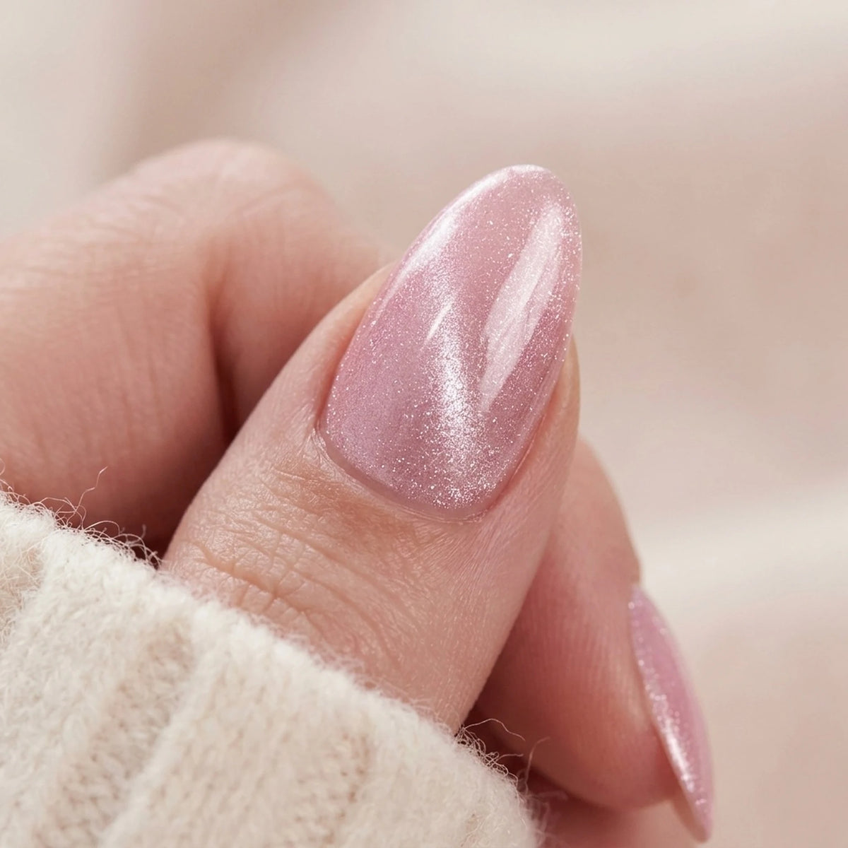 Powder Puff press-on naglar närbild på nagelfinish